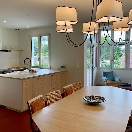 -belle Avec 5 Et Piscine Chauffee Privative Villa *